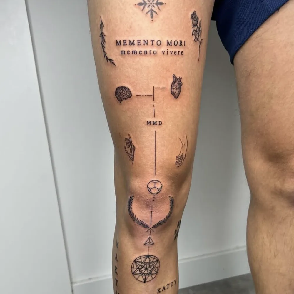 Pierna tatuada en fine line con memento mori, colibrí y geometría, Madrid